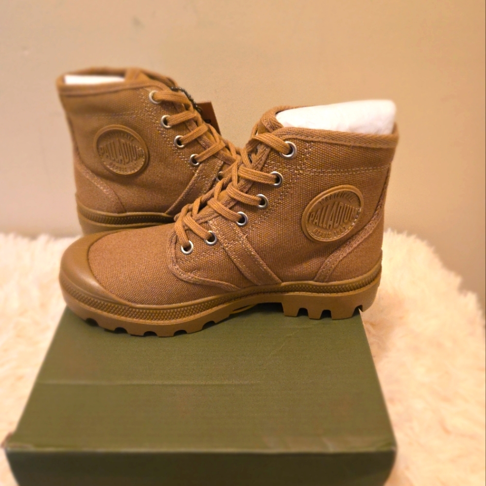Palladium Women's Pallabrousse Hi Boot, Vegan Canvas Lace Up Boot Size 5
